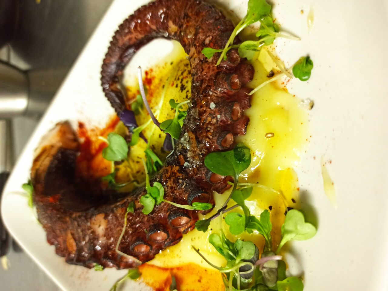 Pulpo a la llama con parmentier de patata